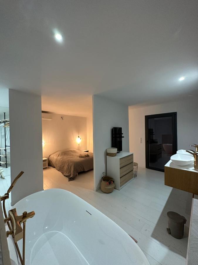 Charmante Maison En Pierre-Tavel Exteriör bild